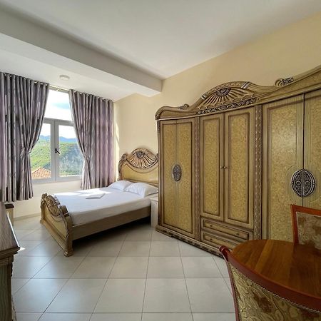 Hotel Latifi Gramsh Екстер'єр фото