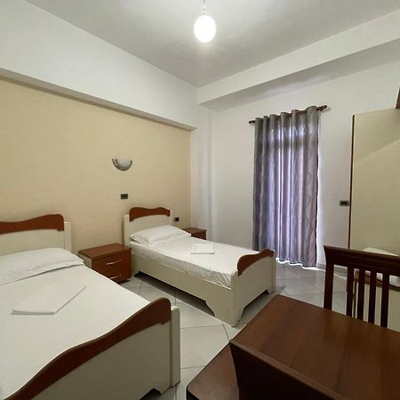Hotel Latifi Gramsh Екстер'єр фото