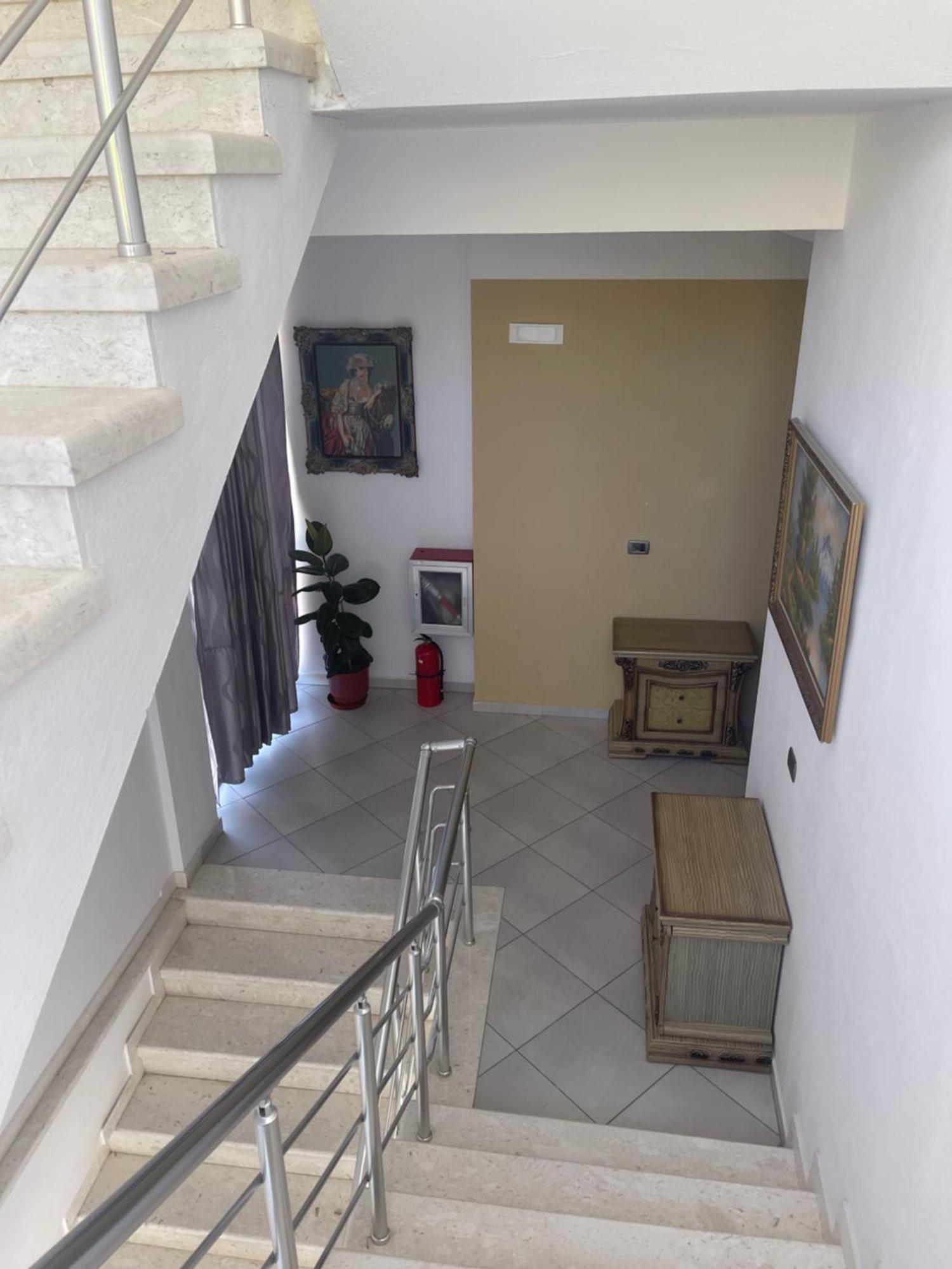 Hotel Latifi Gramsh Екстер'єр фото