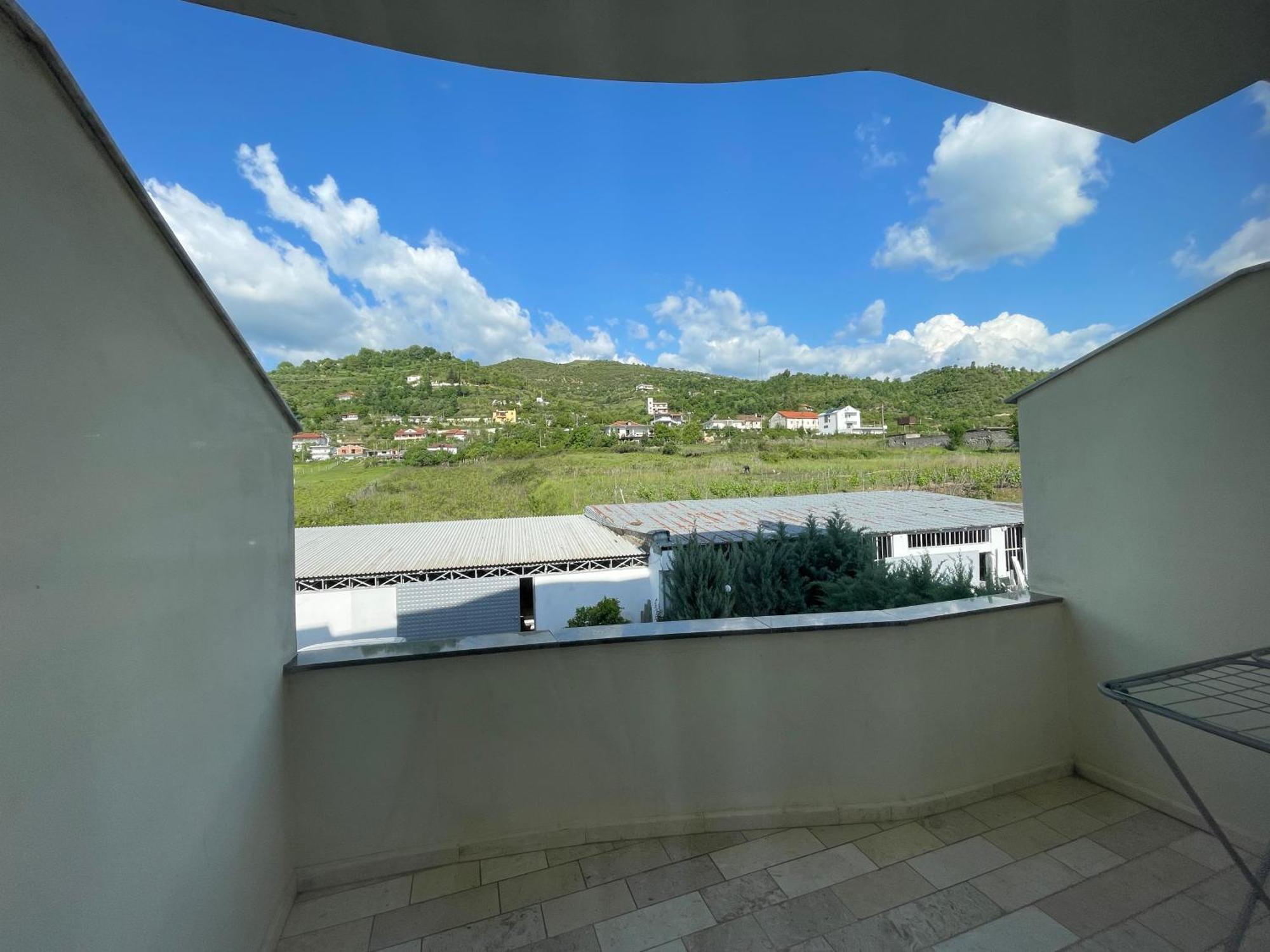 Hotel Latifi Gramsh Екстер'єр фото