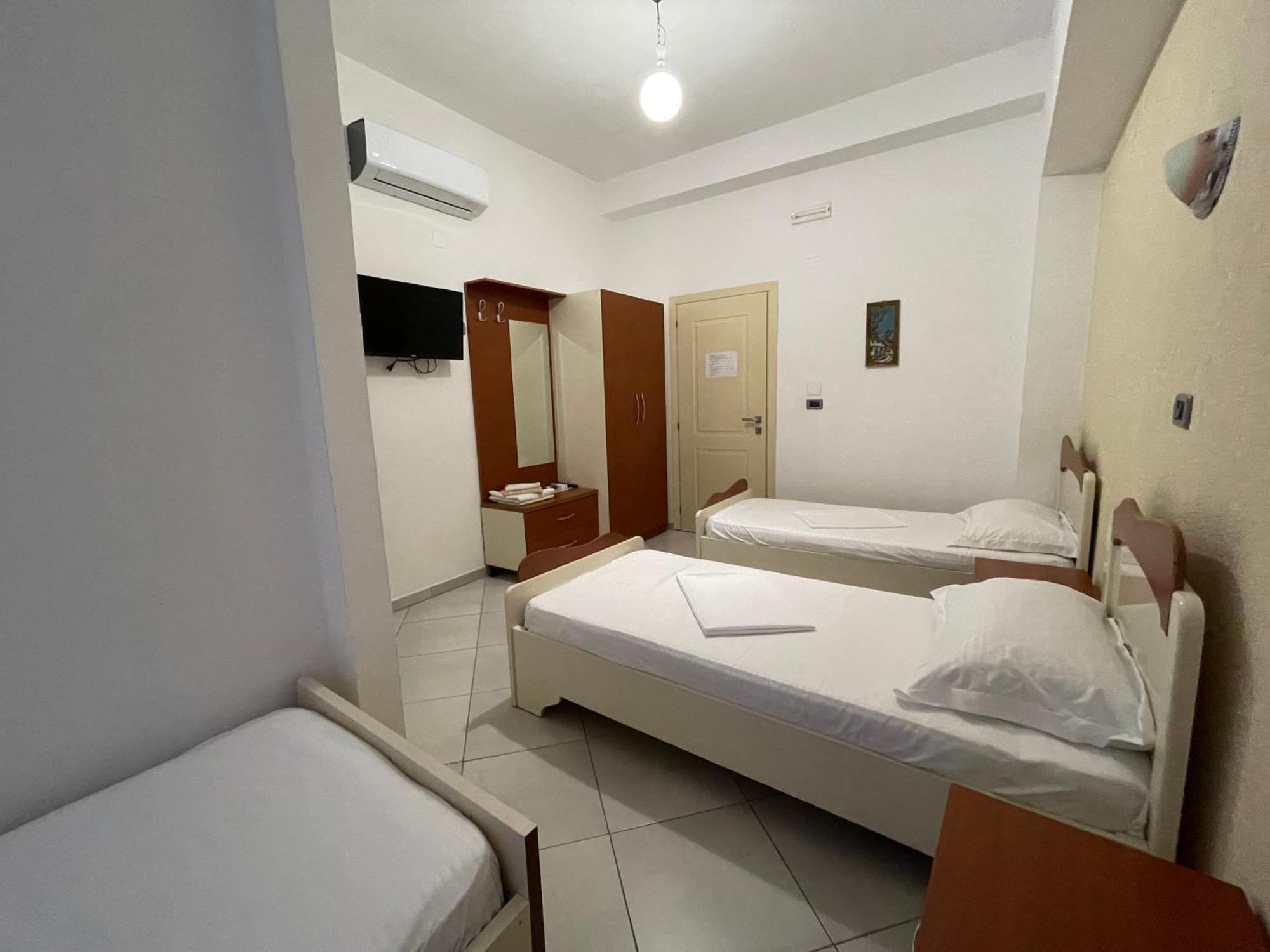 Hotel Latifi Gramsh Екстер'єр фото
