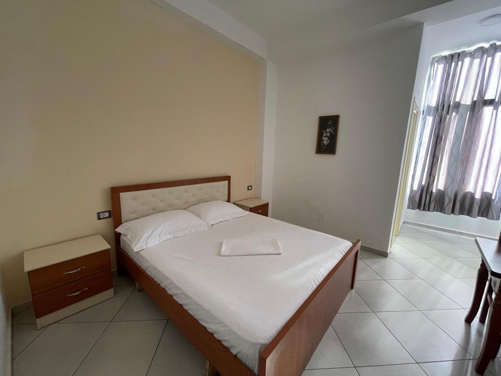 Hotel Latifi Gramsh Екстер'єр фото