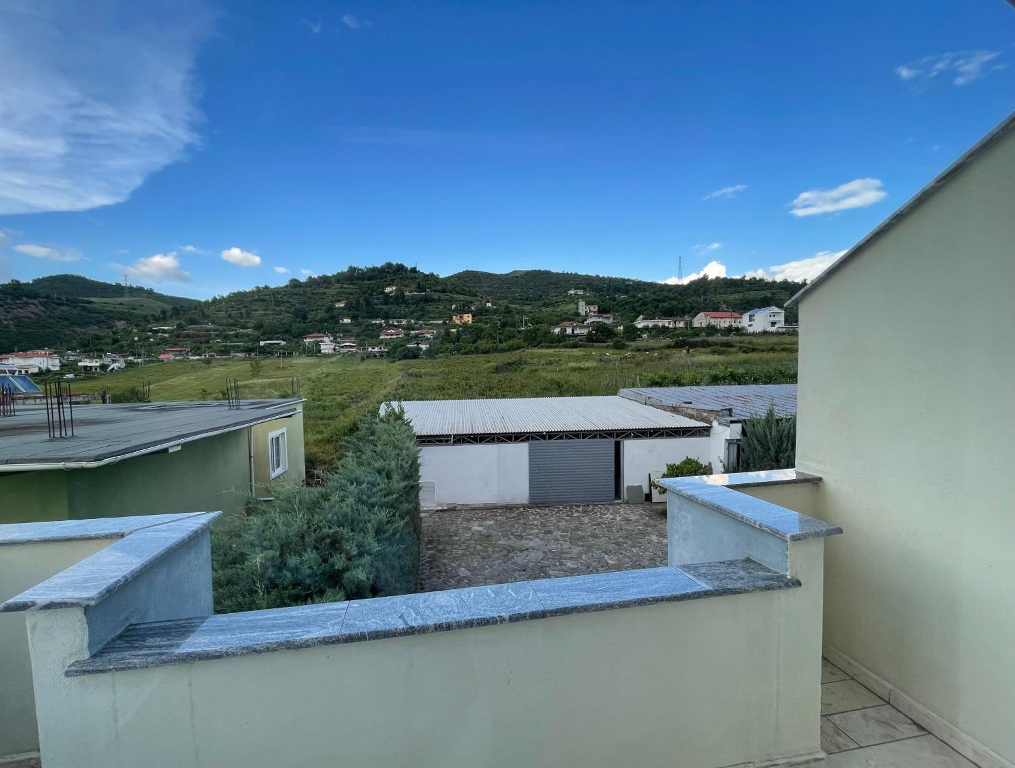 Hotel Latifi Gramsh Екстер'єр фото