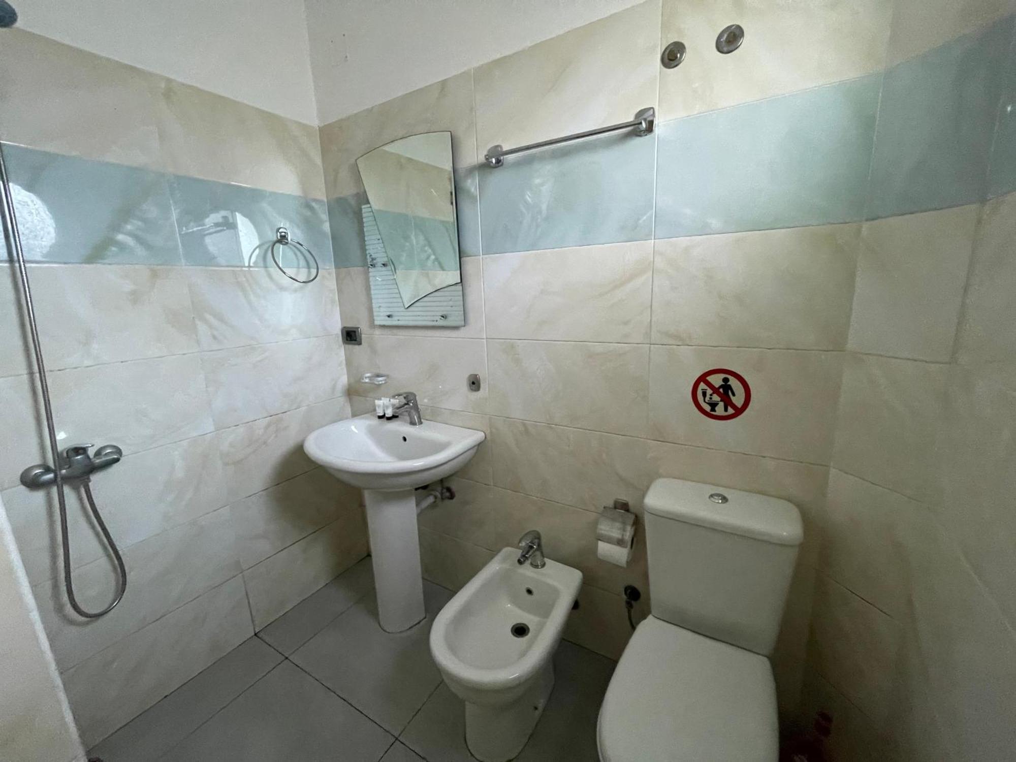 Hotel Latifi Gramsh Екстер'єр фото