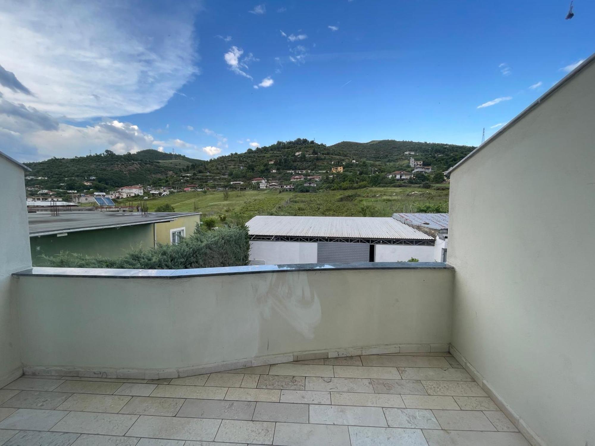 Hotel Latifi Gramsh Екстер'єр фото