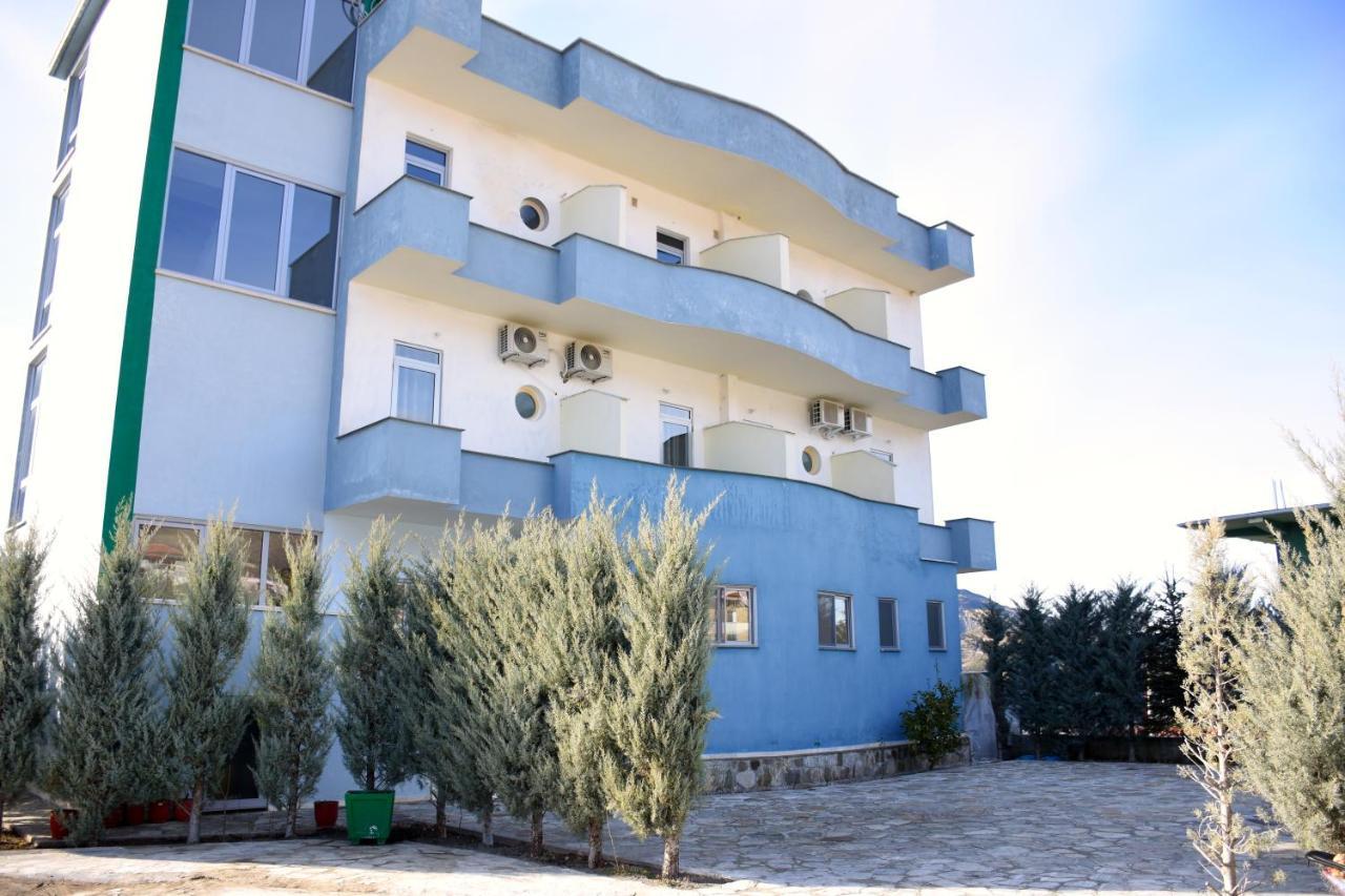 Hotel Latifi Gramsh Екстер'єр фото
